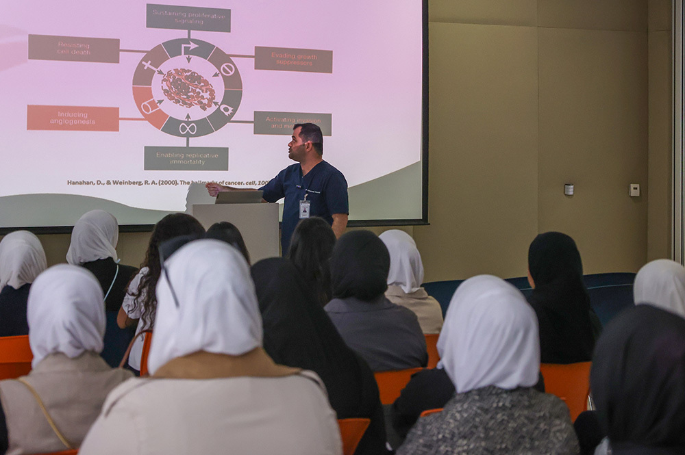 محاضرة توعوية لطالبات جامعة الكويت