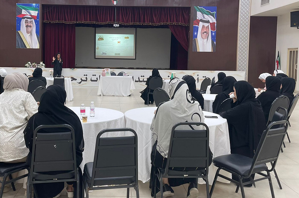 محاضرة عن أهمية التغذية السليمة لمعلمات مدرسة أم المنذر